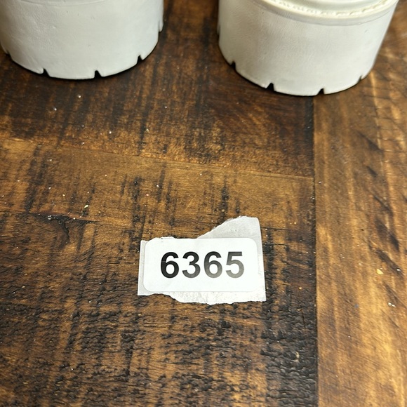 Guess combat boots 6-1/2 medium 8”tall great preowned condition - Picture 4 of 7